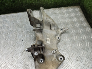 кронштейн генератора Renault Duster 1 поколение [рестайлинг] 2017, 2.0 л., бензин, МКПП, внедорожник 5 дв., полный привод, 8201033565