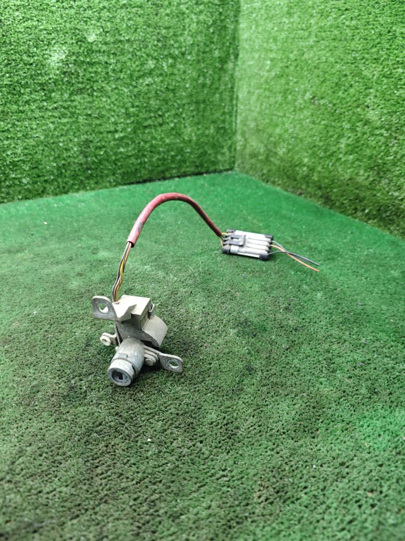 личинка дверного замка Opel Sintra 1 поколение 1997, 2.2 л., X 22 XE, бензин, МКПП, минивэн - фото №1