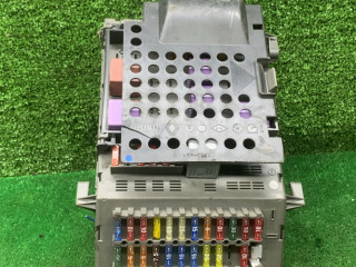 блок предохранителей Renault Laguna 1 поколение [рестайлинг] 1998, 1.8 л., бензин, МКПП, хетчбэк 5 дв., 7700821586