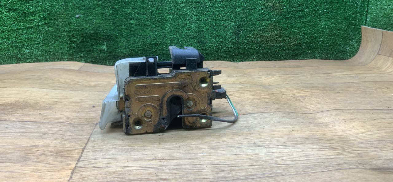 замок двери передней правой Renault Scenic 1 поколение 1999, 1.6 л., K7M 702, бензин, МКПП, минивэн - фото №1