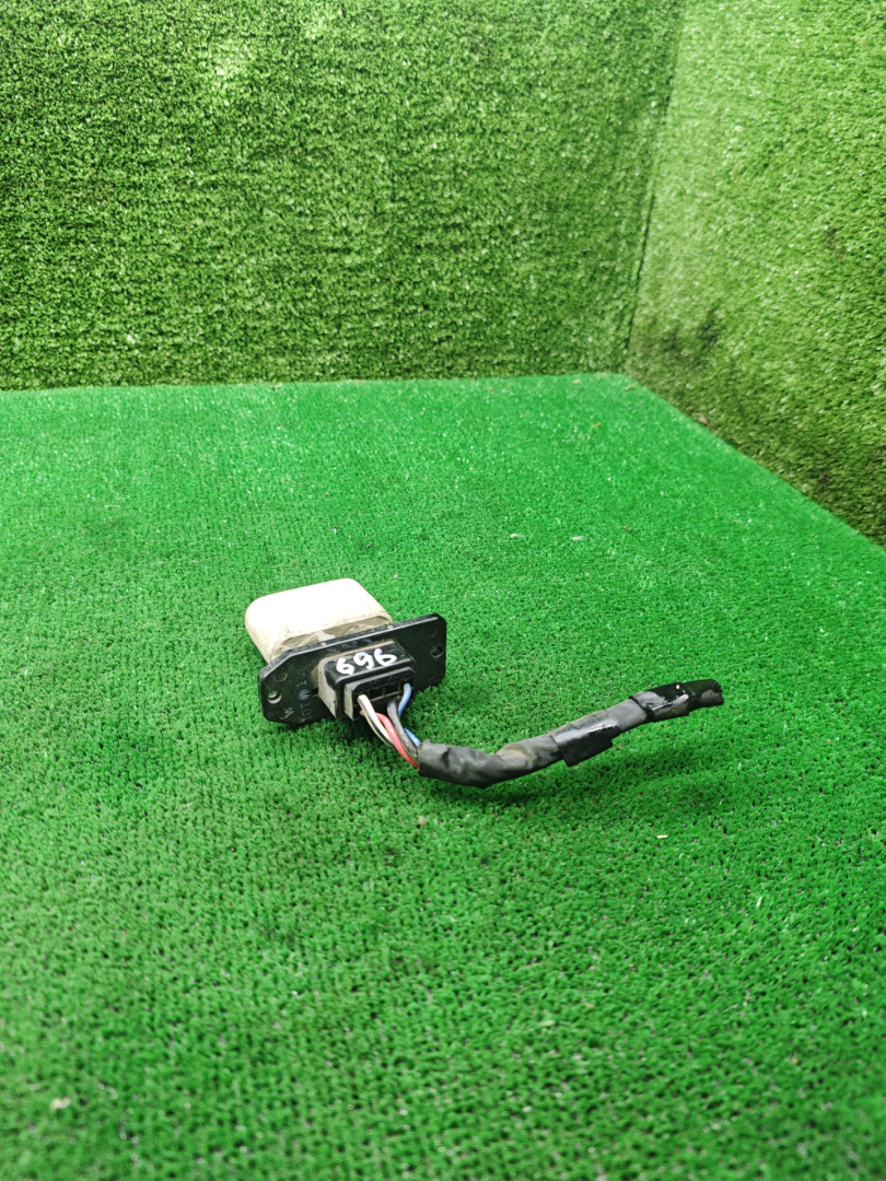 сопротивление печки Toyota Picnic 1 поколение XM10 2000, 2.2 л., дизель, МКПП, минивэн, 9BO138 - фото №1