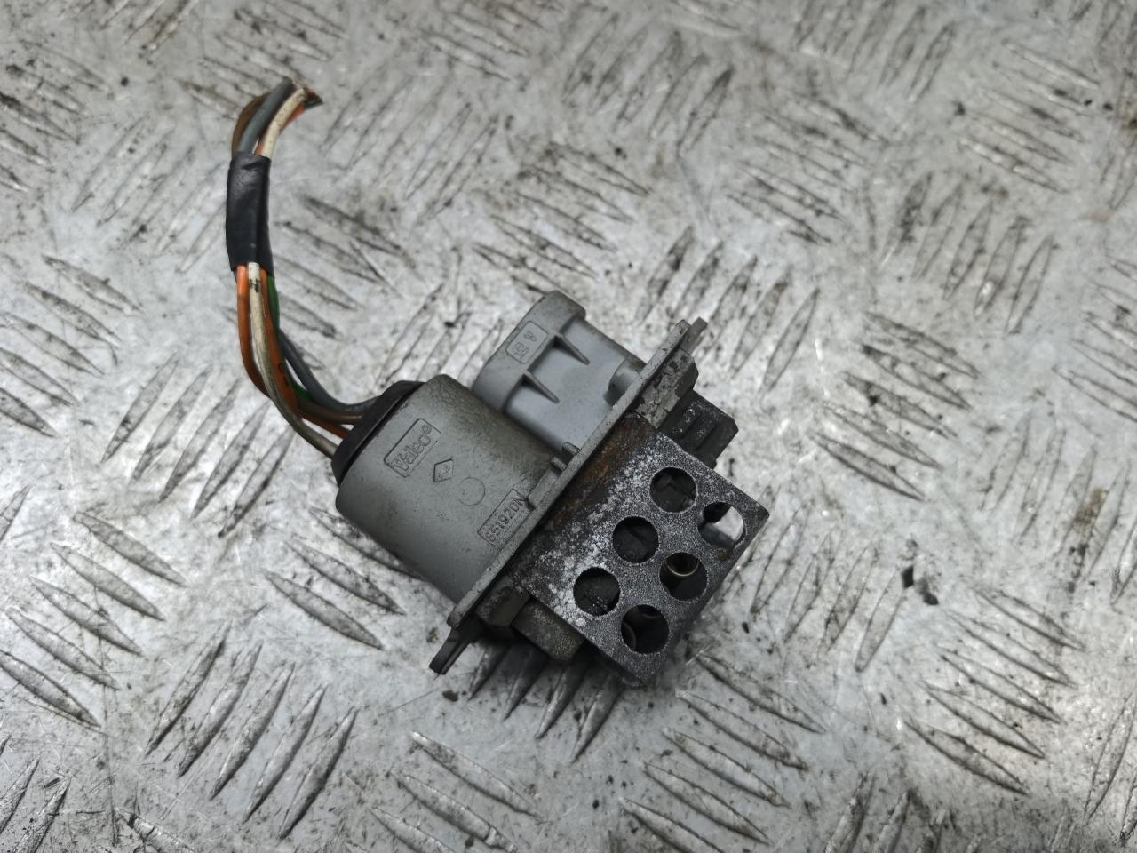 сопротивление печки Renault Scenic 1 поколение 1999, 1.6 л., K7M 702, бензин, МКПП, минивэн - фото №1