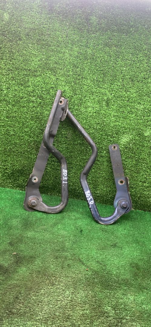 петля капота Chrysler Voyager 3 поколение 2000, 2.5 л., дизель, МКПП, минивэн - фото №1