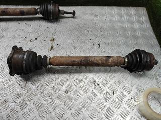 полуось передняя левая (приводной вал, ШРУС) Volkswagen Passat B5 [рестайлинг] 2001, 1.8 л., бензин, МКПП, седан