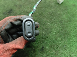 кнопка стеклоподъемника двери задней левой Mazda 626 GE [рестайлинг] 1997, 1.8 л., бензин, МКПП, хетчбэк 5 дв.