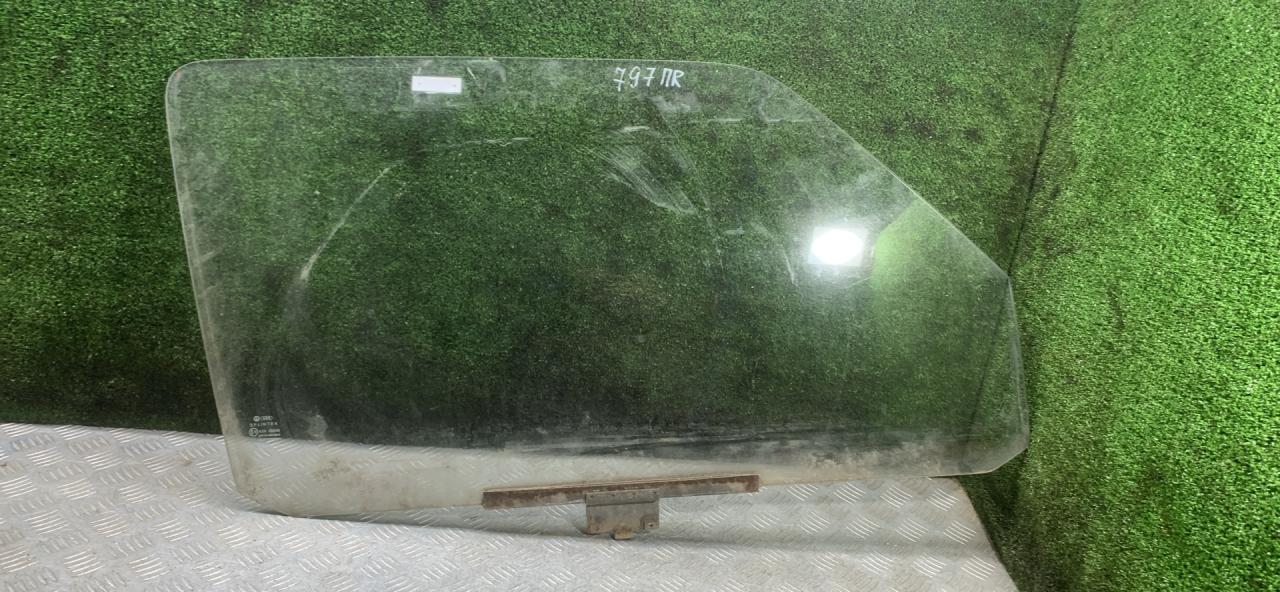 стекло двери передней правой Volkswagen Golf 2 поколение 1990, 1.6 л., дизель, МКПП, хетчбэк 3 дв. - фото №1