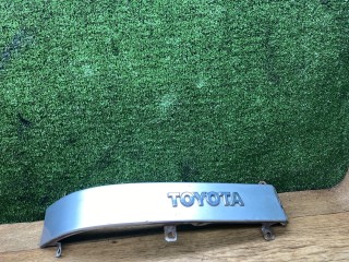 ус под фонарь левый Toyota Avensis 1 поколение (T220) 1999, 1.6 л., 4A-FE, бензин, МКПП, седан, передний привод