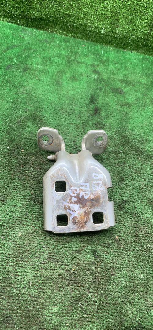 петля двери Chrysler Voyager 3 поколение 1999, 2.4 л., бензин, АКПП, минивэн - фото №1