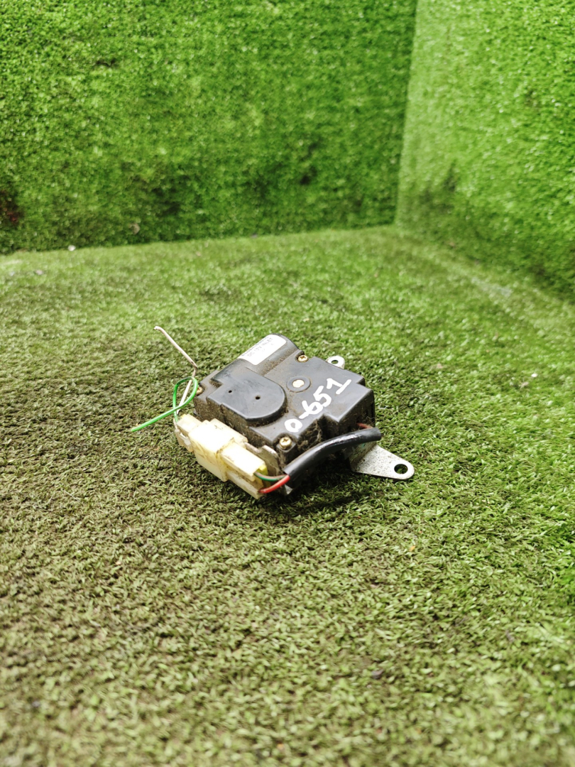 моторчик заслонки печки Hyundai Galloper 2 поколение 2000, 2.5 л., дизель, МКПП, внедорожник 3 дв. - фото №1