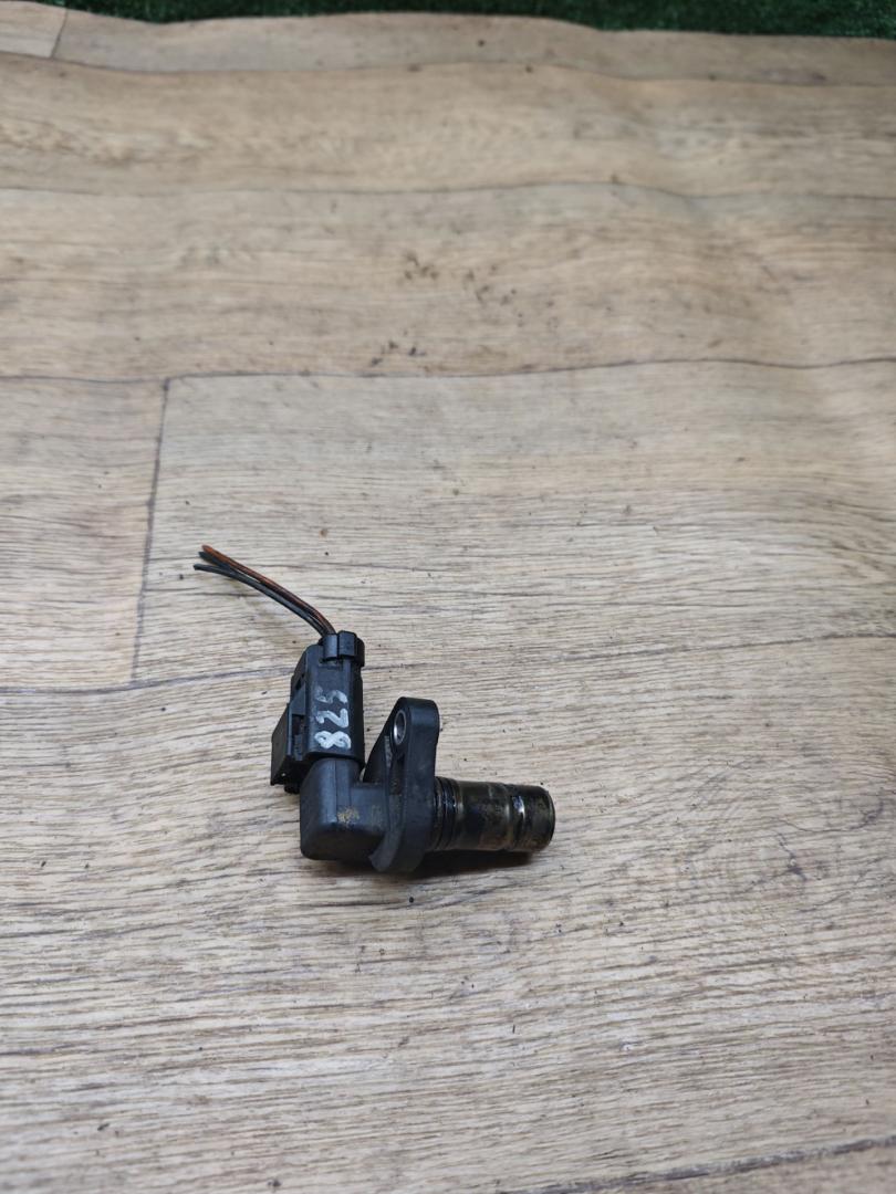 датчик коленвала Chrysler Voyager 3 поколение 1997, 2.4 л., бензин, МКПП, минивэн - фото №1