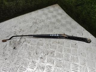 щеткодержатель (поводок стеклоочистителя, дворник) Toyota Avensis 1 поколение (T220) 1999, 2.0 л., дизель, МКПП, хетчбэк 5 дв.