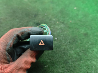 кнопка аварийной сигнализации Hyundai Sonata 3 поколение [рестайлинг] 1996, 2.0 л., бензин, МКПП, седан