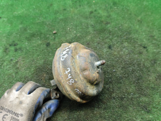 подушка крепления двигателя Volkswagen Golf 2 поколение 1990, 1.8 л., бензин, МКПП, хетчбэк 3 дв.