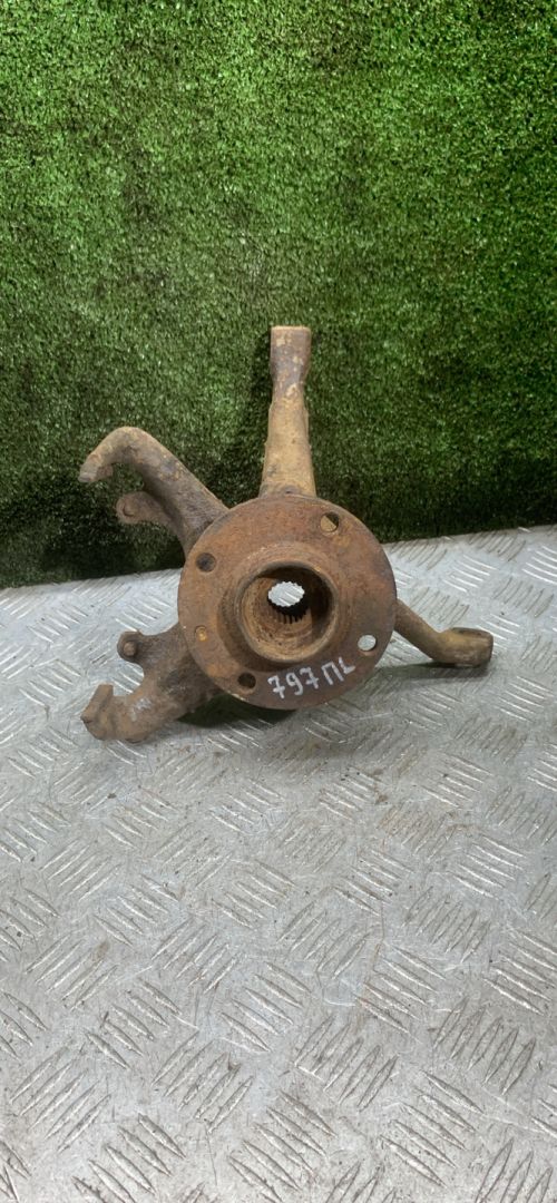 ступица передняя левая Volkswagen Golf 2 поколение 1990, 1.6 л., дизель, МКПП, хетчбэк 3 дв. - фото №1