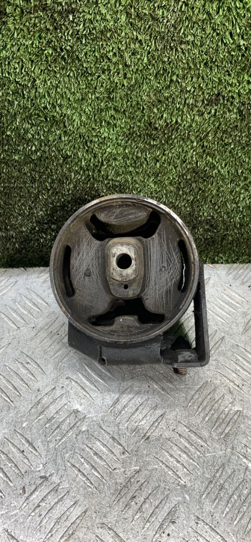 подушка крепления двигателя Volkswagen Golf 2 поколение 1990, 1.6 л., дизель, МКПП, хетчбэк 3 дв. - фото №1