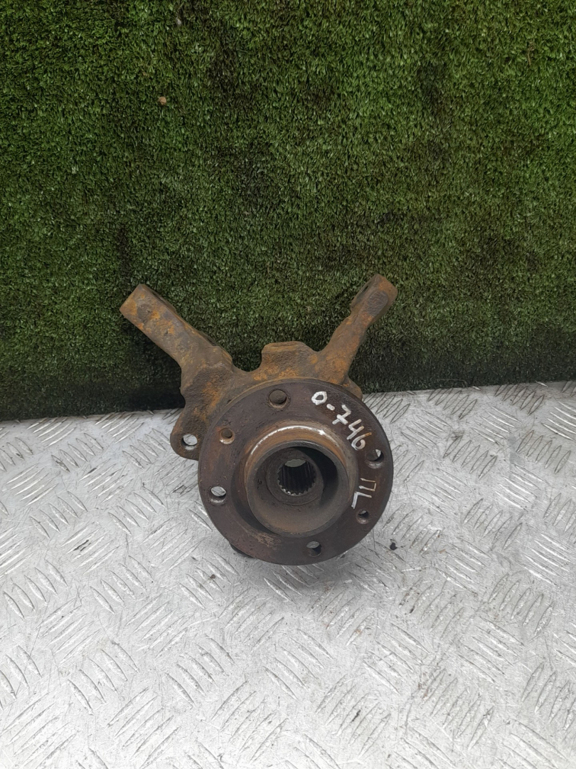 ступица передняя левая Renault Scenic 1 поколение 1998, 1.6 л., бензин, МКПП, минивэн - фото №1