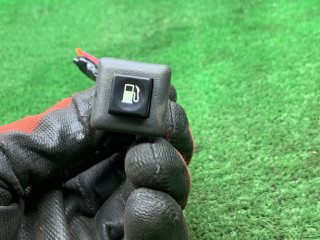 кнопка открытия лючка топливного бака Opel Sintra 1 поколение 1997, 2.2 л., бензин, МКПП, минивэн