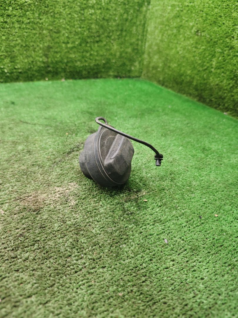 пробка топливного бака Volkswagen Polo Sedan 1 поколение 2015, 1.6 л., МКПП, седан, 1J0201553AH - фото №1