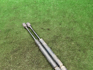 амортизатор крышки багажника (3-5 двери) Skoda Fabia 1 поколение [рестайлинг] 2007, 1.2 л., бензин, МКПП, седан, 6Y5827550A