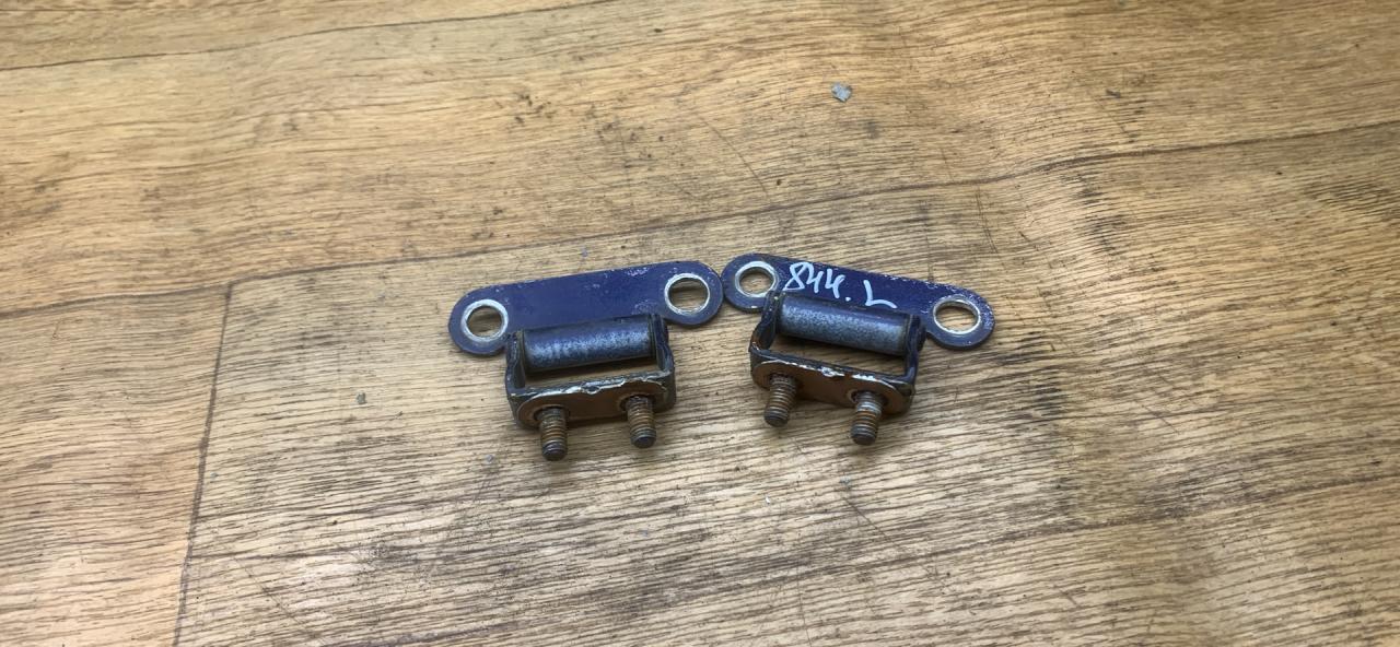 петля крышки багажника Toyota Picnic 1 поколение XM10 2000, 2.0 л., бензин, МКПП, минивэн - фото №1