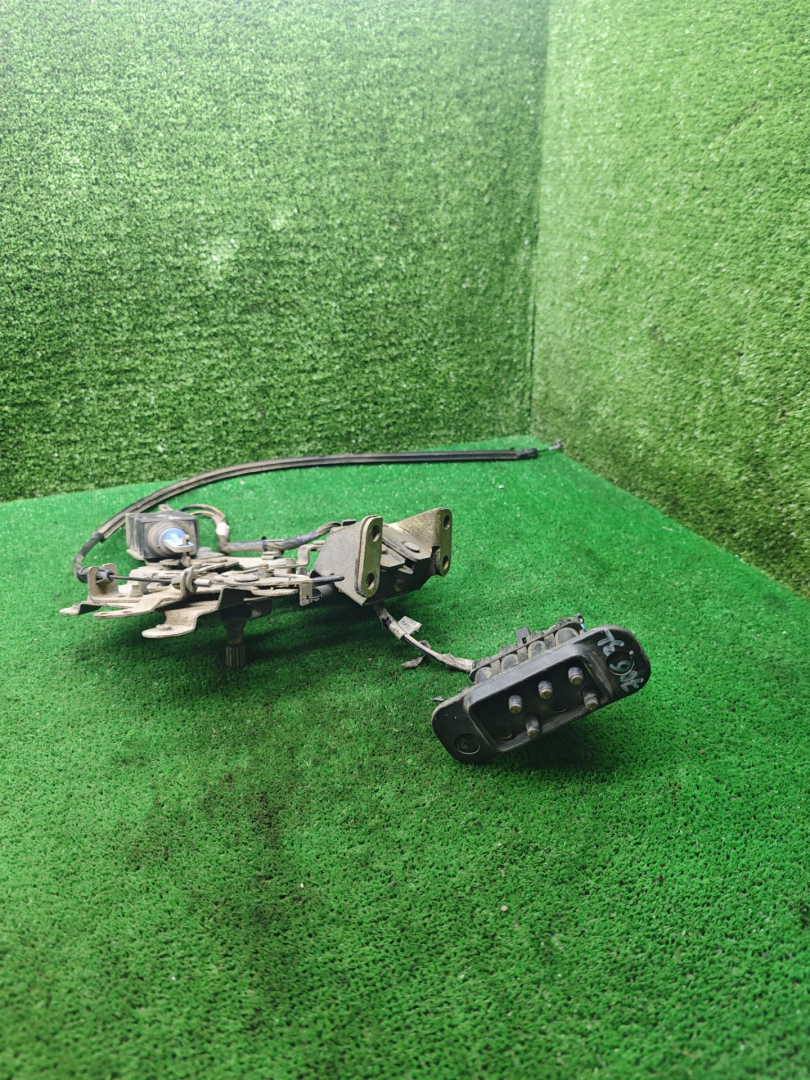 замок двери сдвижной Opel Sintra 1 поколение 1997, 2.2 л., X 22 XE, бензин, МКПП, минивэн - фото №1