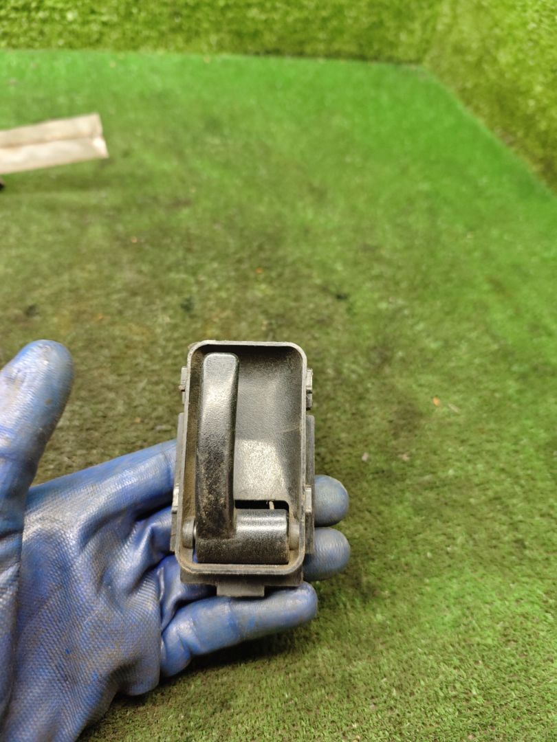 ручка внутренняя передняя правая Mercedes-Benz T1 207-210D W601 1990, 2.3 л., дизель, МКПП, микроавтобус - фото №1