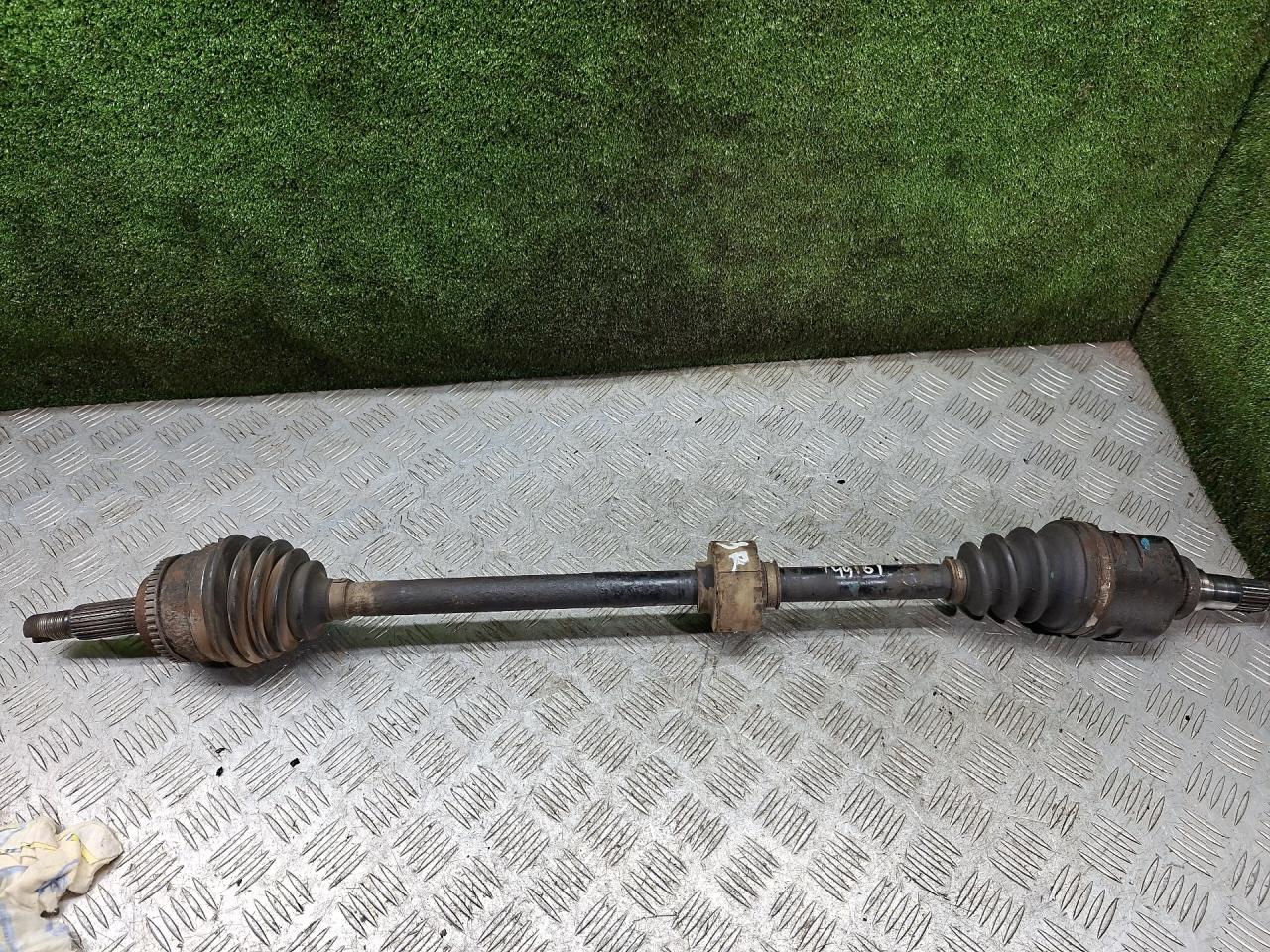 полуось передняя правая (приводной вал, ШРУС) Toyota Avensis 1 поколение (T220) 1999, 1.6 л., 4A-FE, бензин, МКПП, седан, передний привод - фото №1