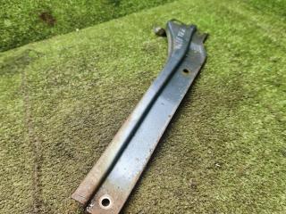 кронштейн передней панели (телевизора) Kia Rio 1 поколение 2001, 1.3 л., бензин, МКПП, универсал