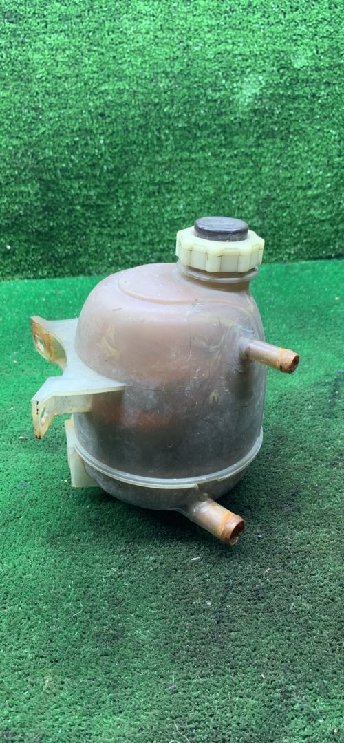 бачок расширительный Renault Scenic 1 поколение 1998, 1.6 л., бензин, МКПП, минивэн - фото №1