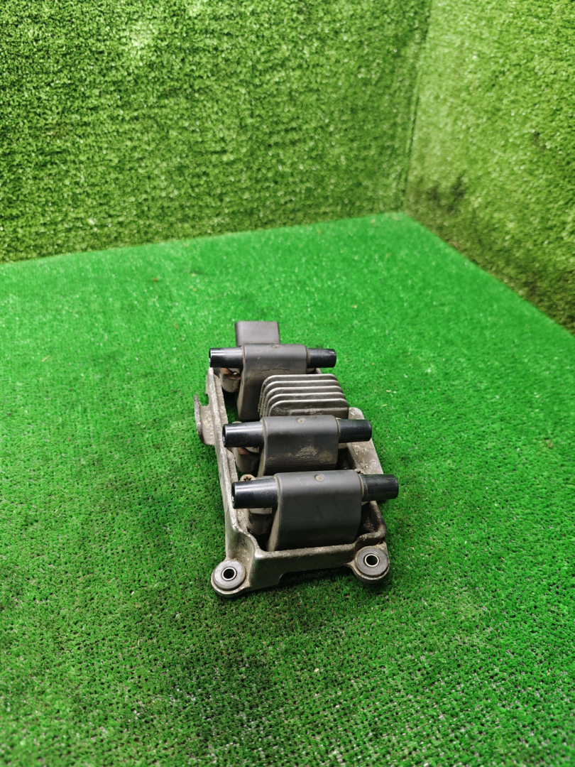 катушка зажигания Skoda Superb 1 поколение 2006, 2.8 л., бензин, АКПП, седан, 078905104 - фото №1