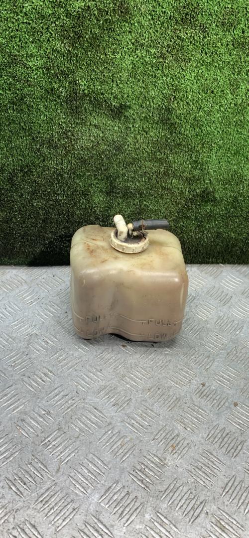 бачок расширительный Mitsubishi Pajero 2 поколение 1996, 3.0 л., бензин, АКПП, внедорожник 5 дв. - фото №1