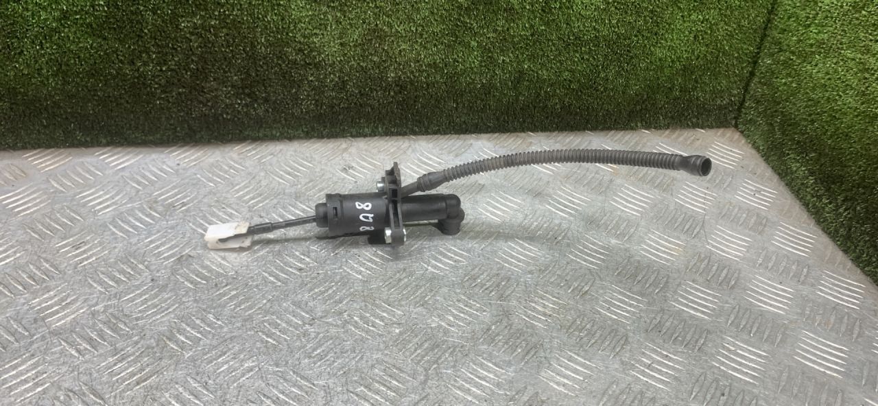 цилиндр сцепления главный Volkswagen Polo Sedan 1 поколение 2015, 1.6 л., МКПП, седан, 6R0721388 - фото №1