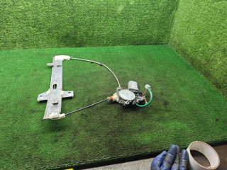 стеклоподъемник электрический задний левый Suzuki Baleno 1 поколение 1997, 1.6 л., бензин, МКПП, универсал