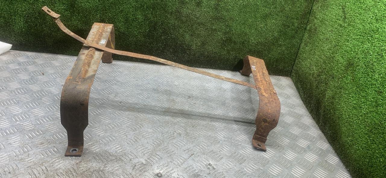 крепление бака топливного Chrysler Voyager 3 поколение 2000, 2.5 л., дизель, МКПП, минивэн - фото №1