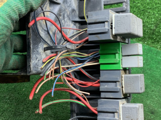 блок предохранителей Mercedes-Benz Vito W638 2002, 2.2 л., CDi, дизель, МКПП, микроавтобус