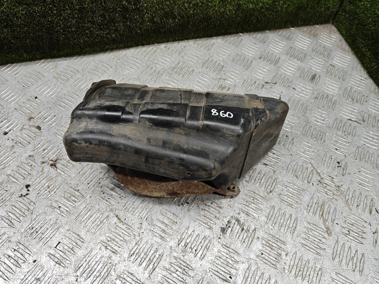 воздухозаборник Mitsubishi Pajero 2 поколение 1996, 3.0 л., 6G72 (SOHC 12V), бензин, АКПП, внедорожник 5 дв. - фото №1