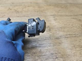 кнопка стеклоподъемника двери Toyota Avensis 1 поколение (T220) 1998, 2.0 л., дизель, МКПП, седан