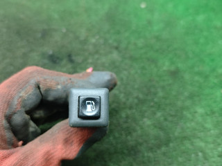 кнопка открытия лючка топливного бака Opel Sintra 1 поколение 1998, 2.2 л., Y 22 DTH, дизель, МКПП, минивэн