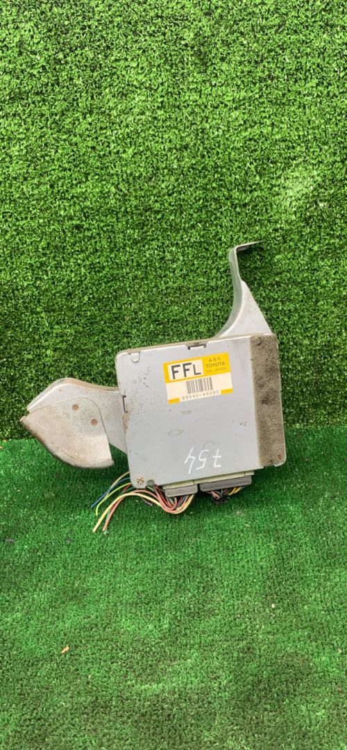 блок ABS Toyota Picnic 1 поколение XM10 1999, 2.2 л., 3C-TE, дизель, МКПП, минивэн, 8954044090 - фото №1