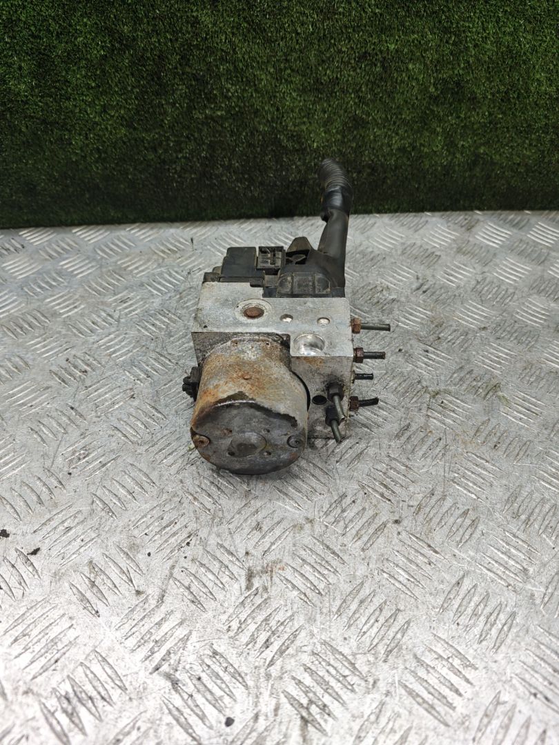 блок ABS Toyota Avensis 1 поколение (T220) 2000, 2.0 л., 2C-T, дизель, МКПП, универсал, O273004229 - фото №1