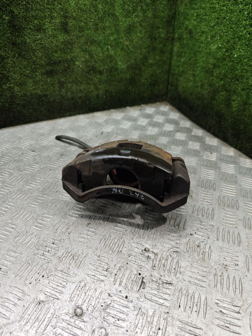 суппорт передний правый Opel Sintra 1 поколение 1998, 2.2 л., X 22 XE, бензин, МКПП, минивэн - фото №1