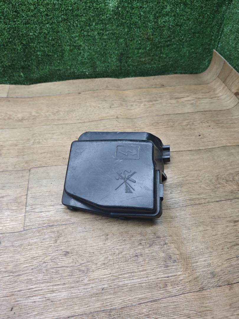 крышка блока предохранителей Lada Vesta 1 поколение 2023, 1.6 л., бензин, МКПП, седан - фото №1