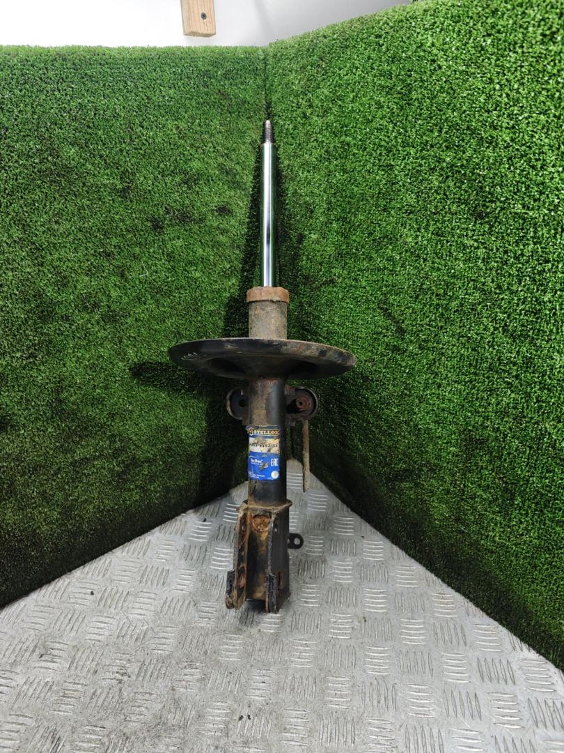 амортизатор передний левый Dodge Caravan 3 поколение 1999, 2.4 л., бензин, АКПП, минивэн - фото №1