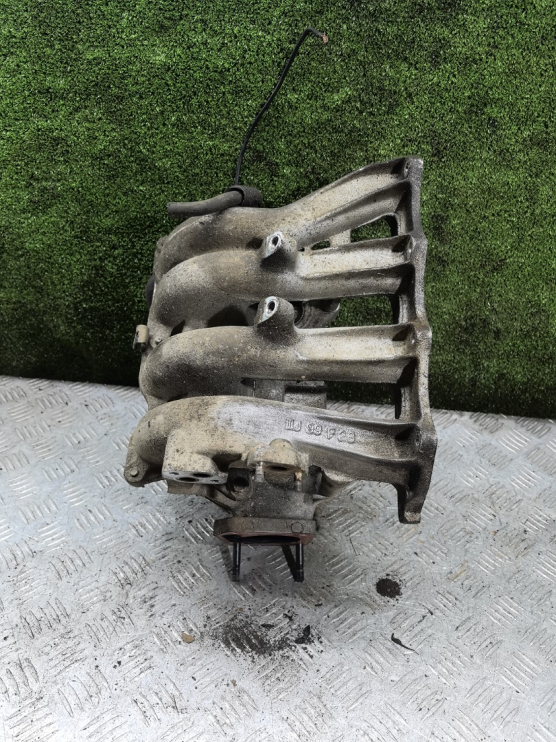 коллектор впускной Kia Shuma 1 поколение 2000, 1.5 л., бензин, МКПП, лифтбэк, IJ99F28 - фото №1