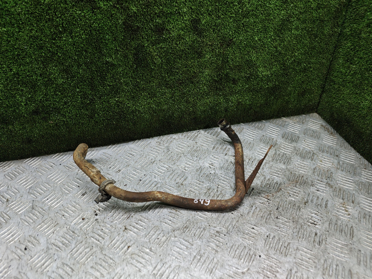 трубка охлаждающей жидкости Volkswagen Golf 3 поколение 1996, 1.8 л., бензин, МКПП, хетчбэк 3 дв. - фото №1