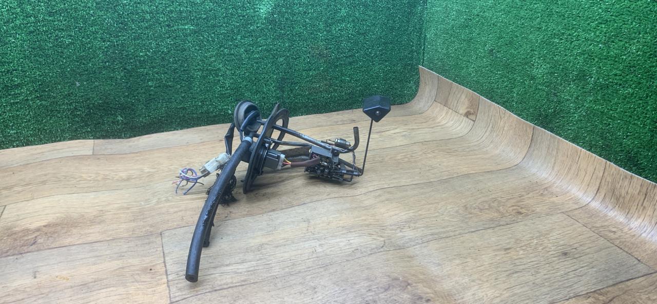 датчик уровня топлива Toyota Carina E 1 поколение T190 1998, 2.0 л., 2C-TE, дизель, МКПП, универсал - фото №1