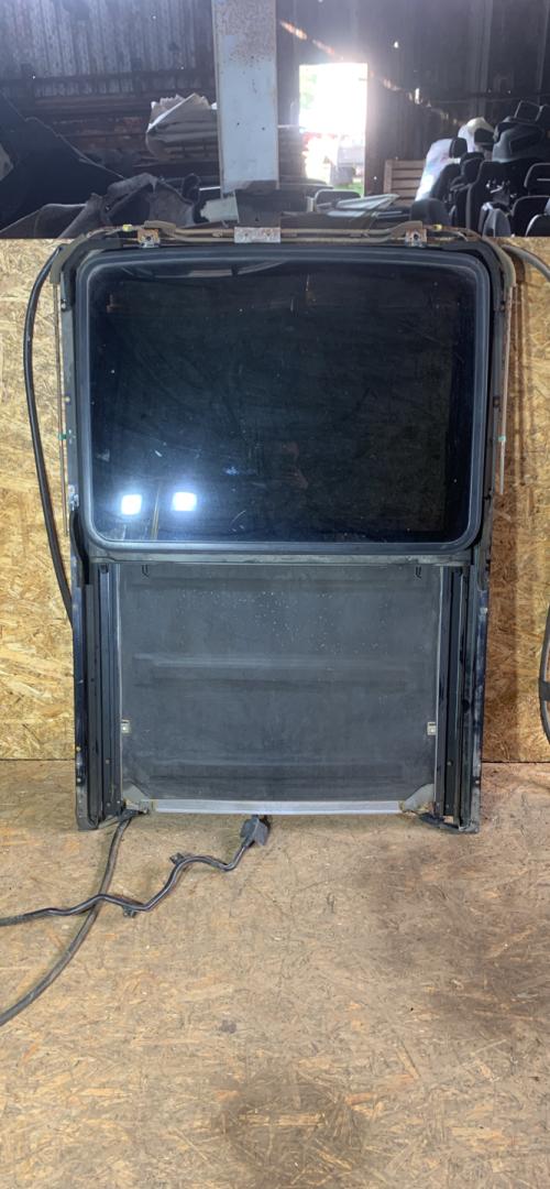 люк Mitsubishi Space Wagon 3 поколение (Typ N50) 2000, 2.4 л., GDi, бензин, МКПП, минивэн - фото №1