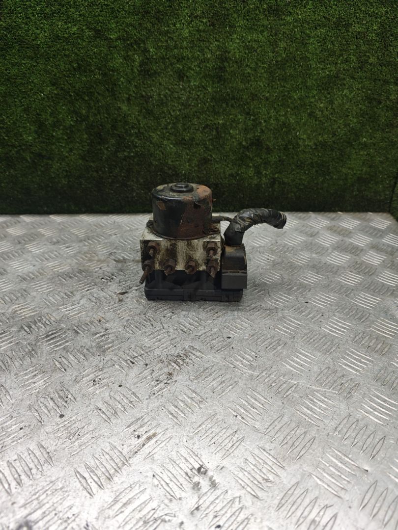 блок ABS Chrysler Voyager 3 поколение 2000, 2.5 л., дизель, МКПП, минивэн - фото №1