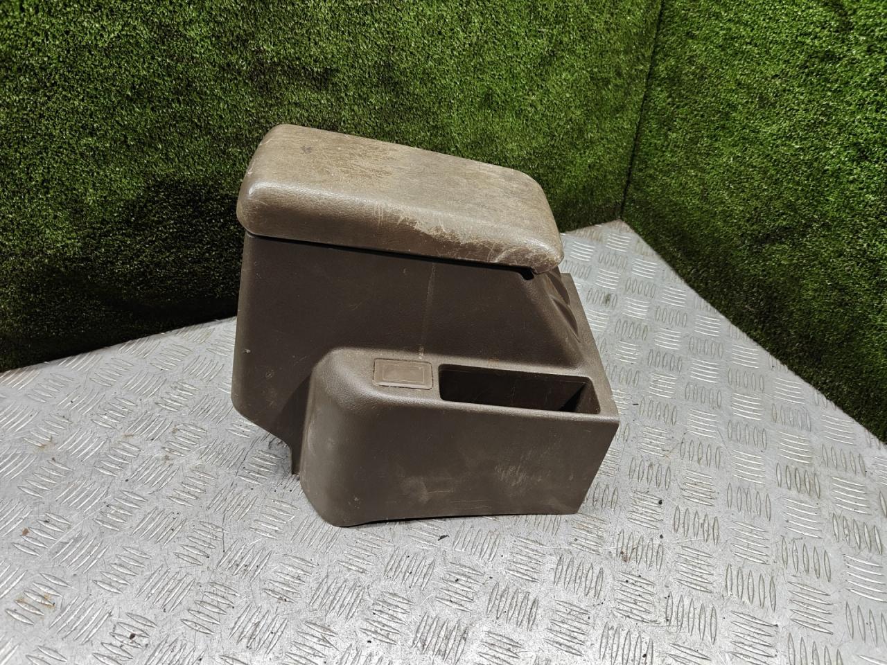 подлокотник Mitsubishi Pajero 2 поколение 1996, 3.0 л., 6G72 (SOHC 24V), бензин, АКПП, внедорожник 5 дв., 285101M200 - фото №1