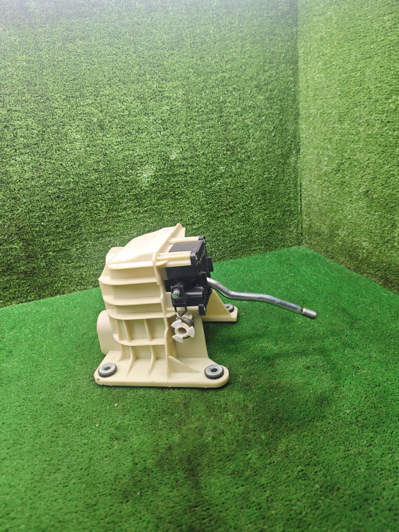 кулиса Ford C-Max 1 поколение 2006, 2.0 л., бензин, МКПП, минивэн - фото №1